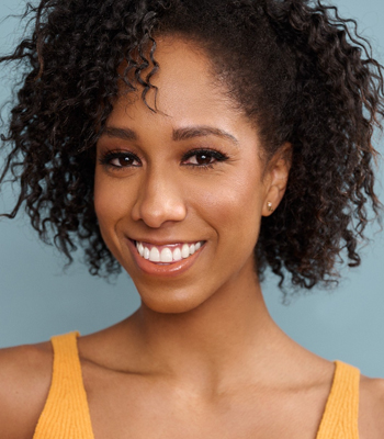 Headshot of Alicia Lundgren