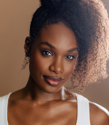 Headshot of LEANNE ROBINSON 