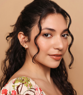 Headshot of Valeria Ceballos